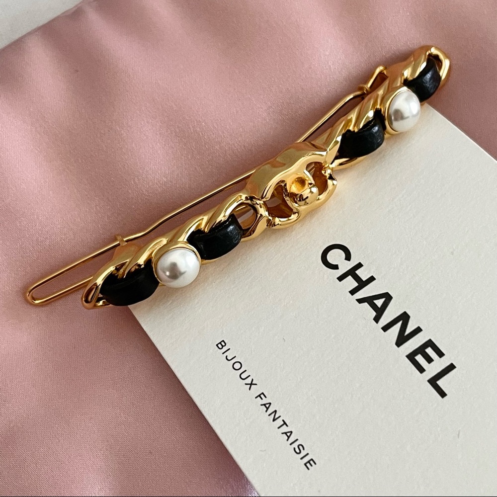 [BNIB] CHANEL - 20A CC Turnlock Chain Hair Clip Barrette